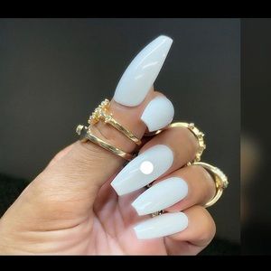 White milky press on!